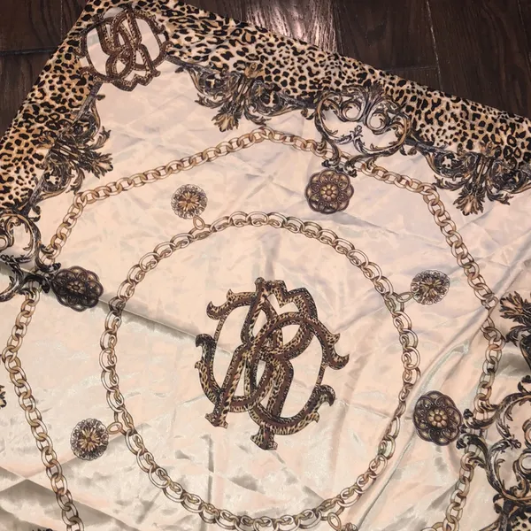 Gorgeous large scarf - Image 2