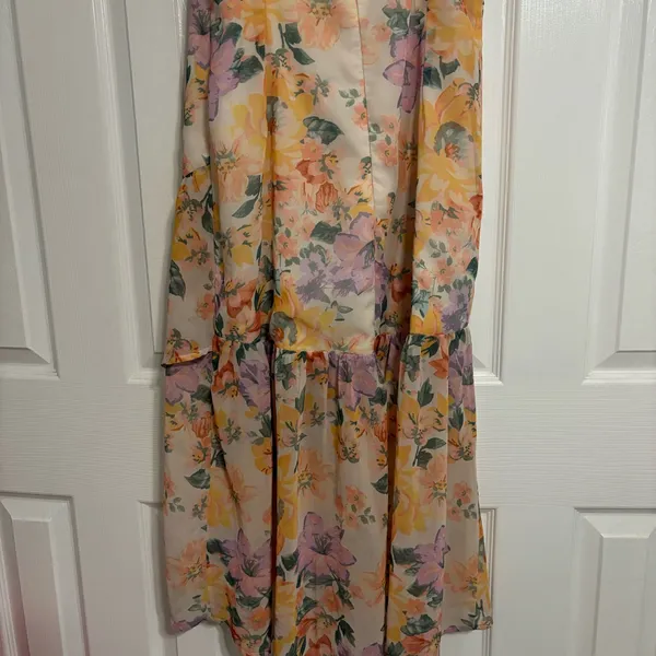 Showpo Soshanah Dress Floral - Image 5