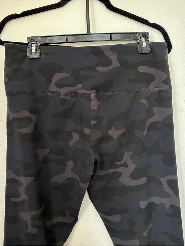 Natural Reflections Black & Grey Camo Leggings - Image 7