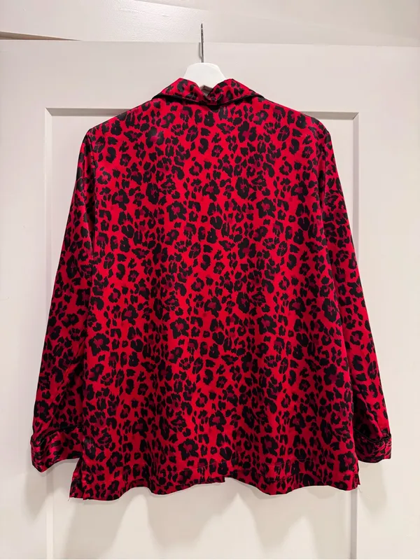 Cabernet red and black Satin Leopard Print Button Down Pajama Top Size M - Image 5