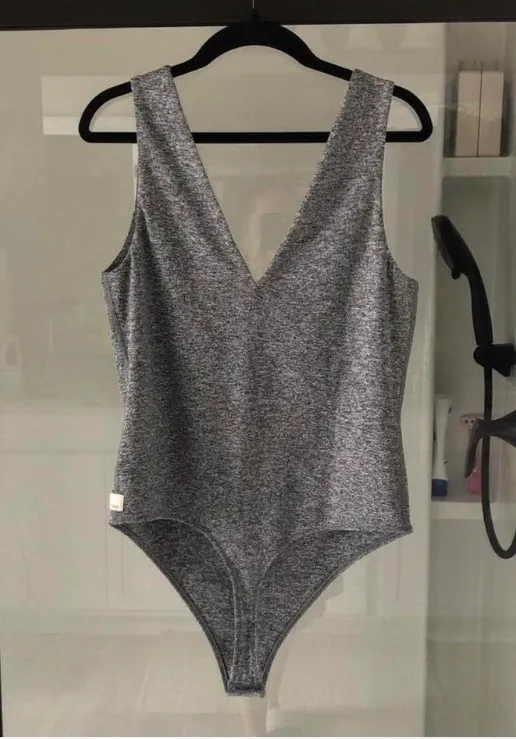 Vuori Heather Gray Halo V Neck Bodysuit XL Athletic Athleisure - Image 2