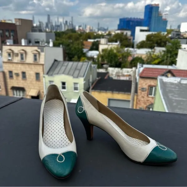 Vintage Perry Ellis Green White Leather Heels Size 7 Pointed Toe Retro Western - Image 5
