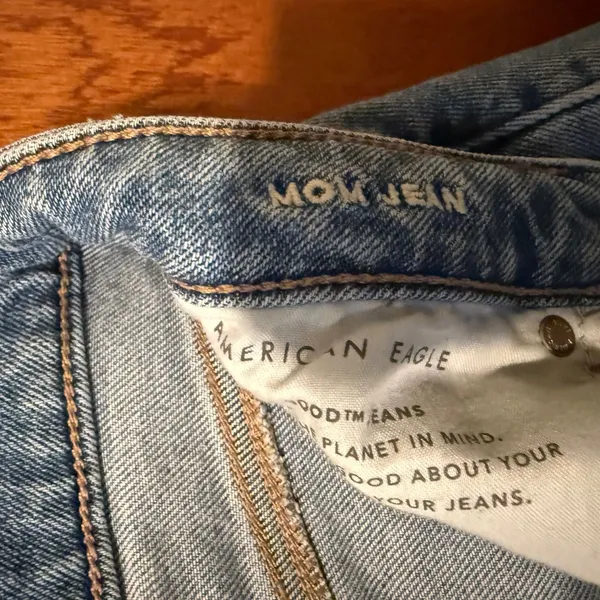 American Eagle Mom Jean Size 6 Long Light Wash Blue Distressed High Rise Stretch - Image 6