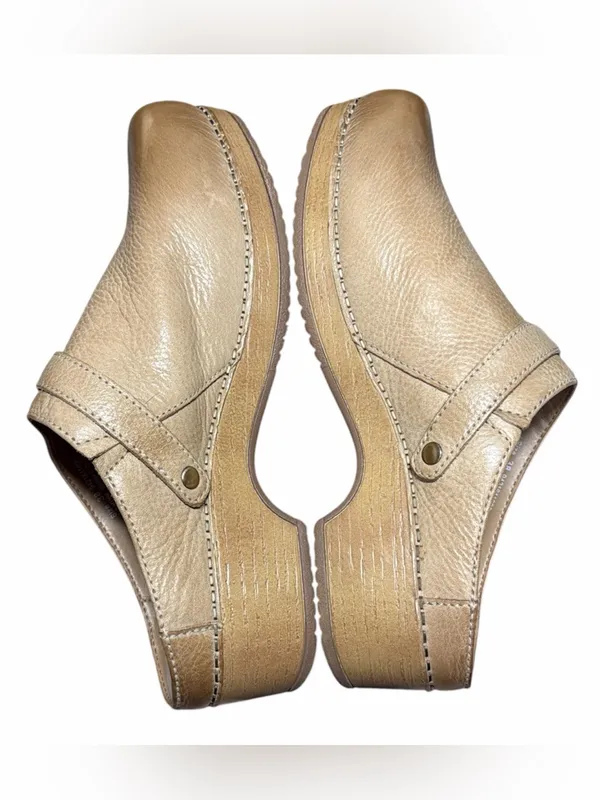 NWOT Dansko Berry Mule Clog Distressed Tan Size 38 - Image 3