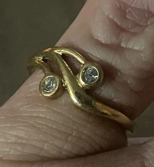 Vintage 1985 Avon soft sweep crystal pinky ring Gold - Image 2