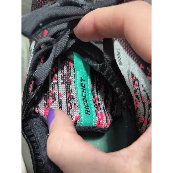 Brooks Women’s Sneakers Size 7 Black & Pink Running Shoes - Image 9