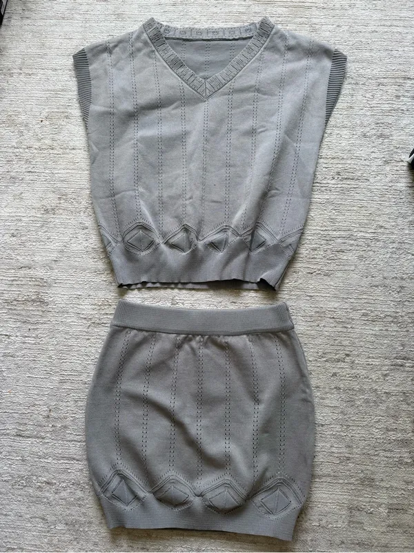 Shein Casual Gray Knit V-Neck Top and Mini Skirt Set (Size Small) - Image 3