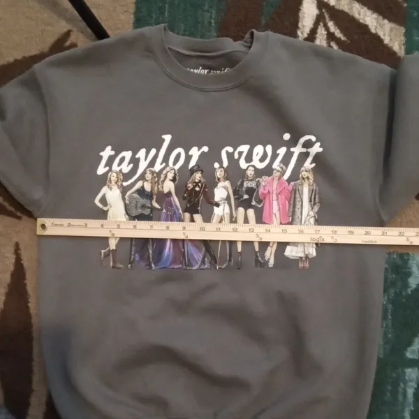 Taylor Swift Eras Sweatshirt -folklore Era RARE Womens Medium - Image 6
