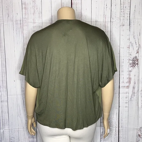 Express NWT Size XL Green Mixed Media Boxy Button Up Blouse Top - Image 3