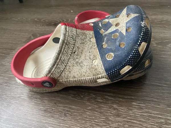 Crocs (Size 6) - Image 2