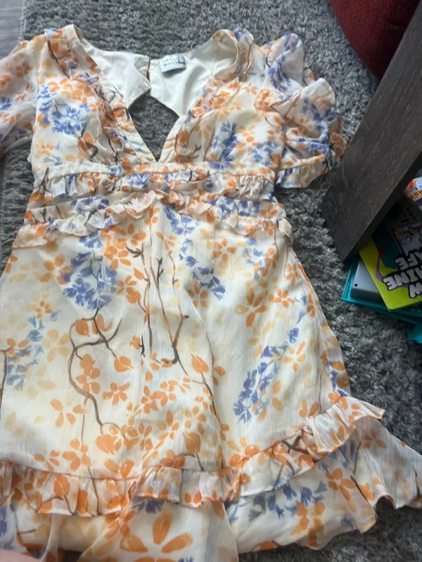 Hello molly frolic season Floral Ruffle V-Neck Mini Dress size 8 - Image 8