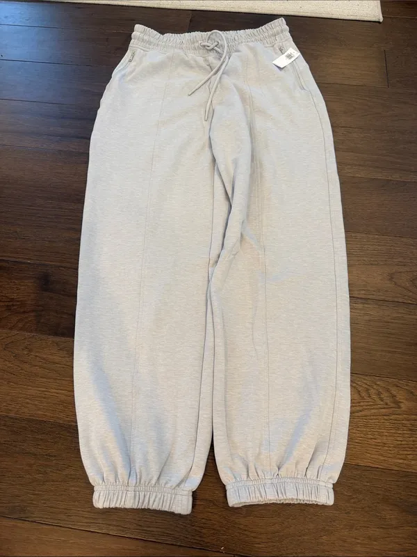 Old Navy Dynamic Fleece Joggers Light Gray Size Small NWT - Image 5
