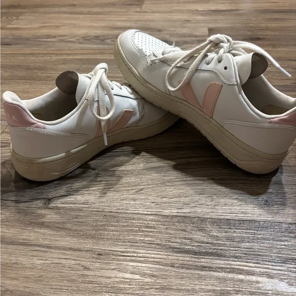 Veja Women's White and Pink Casual Sneakers - Image 6