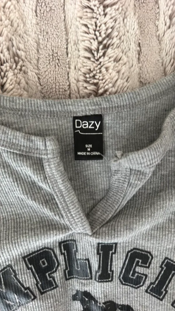 Graphic Tee Gray Size M - Image 3