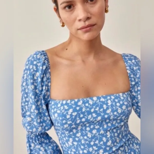 Reformation dress size 6 flattering silhouette, accentuated by the puff sleeves - Image 6