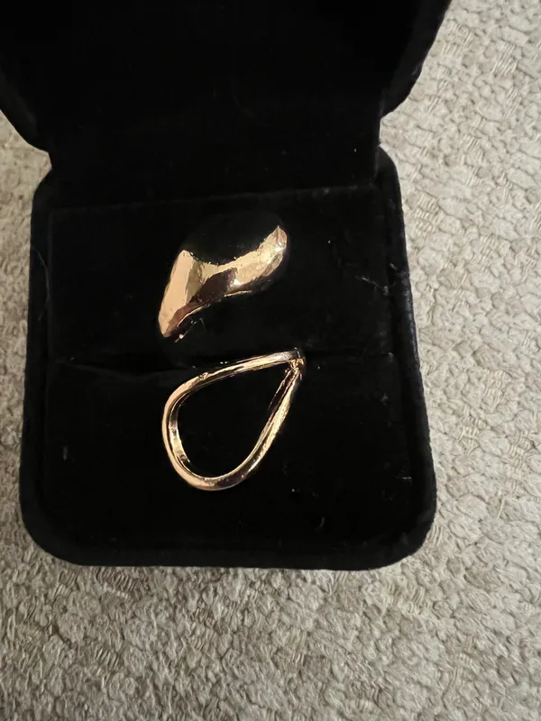 Women’s Gorgeous Golden Statement Ring Adjustable Size 7 - Image 2
