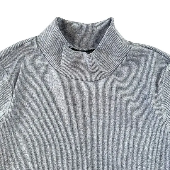 OFFLINE by Aerie Grey Ribbed Mock Neck Long Sleeve Crop‎ Top with Thumbholes M - Image 2