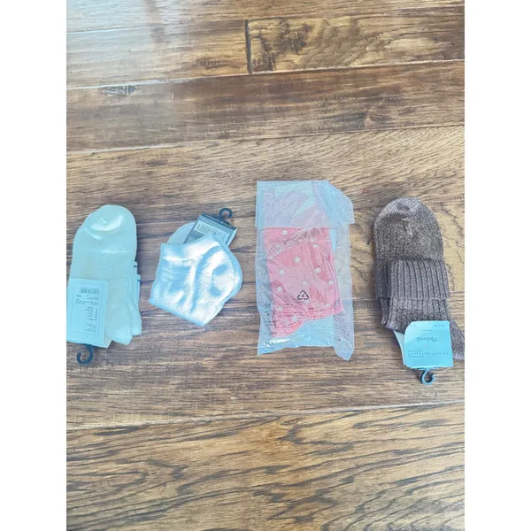 New Women Socks Madewell Uniqlo Eddie Bauer‎ 4 Pairs Bundle OLD STOCK - Image 2