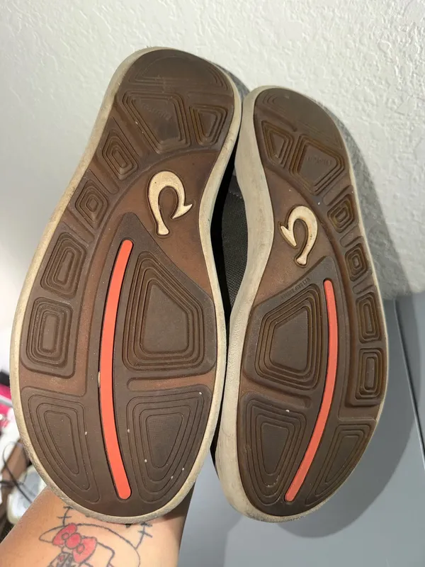 Olukai Sneakers Size 10.5 - Image 4