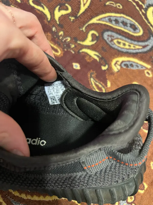 Adidas tennis shoe - Image 3