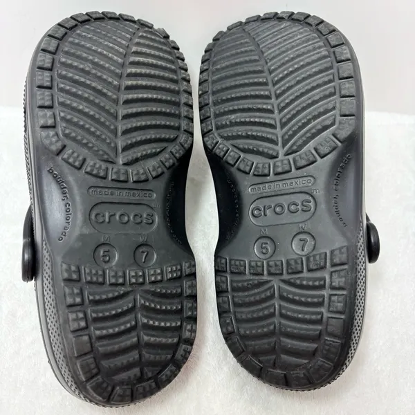 Crocs Classic Clogs Black Mens‎ Size 5Women’s Size 7 - Image 5
