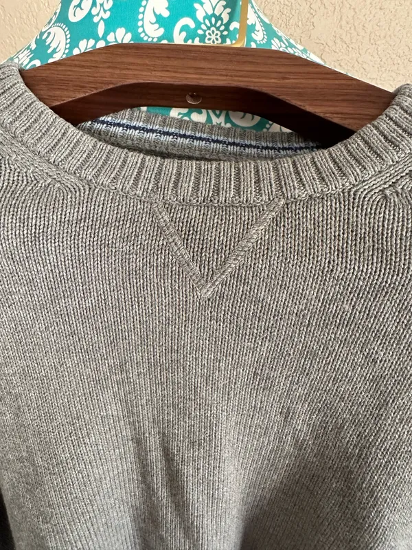 Men’s Basic Edition Crewneck knit grey sweater large - Image 5