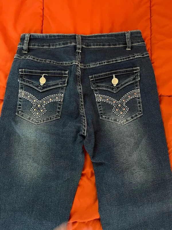 Shein Dark Wash High-Waisted Flare Jeans - Image 4