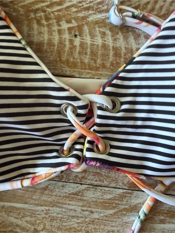 🌺Cupshe Reversible Floral & Striped Bikini Set🌺 ~medium - Image 10