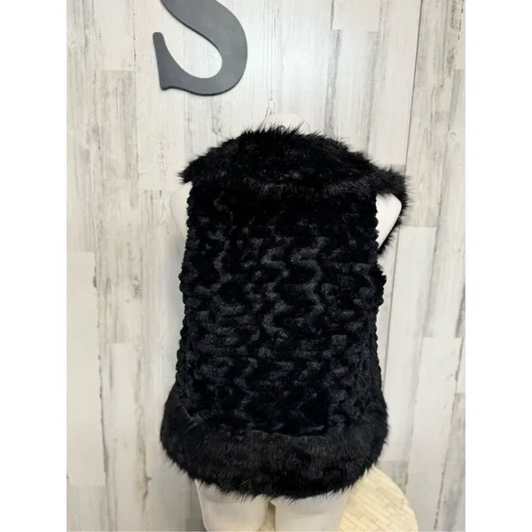 Black Faux Fur Vest Women’s Small – Soft Plush Texture, Warm Lined, Zipper Closu - Image 8