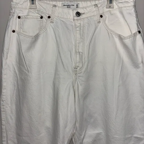 Abercrombie & Fitch Curve Love The 90’s Straight Ultra High Rise White Jeans - Image 2