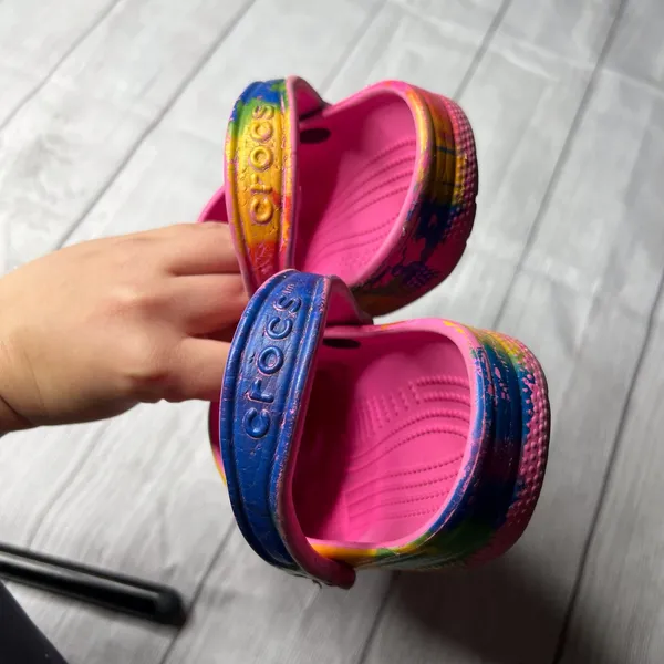 Crocs Classic Tie Dye Graphic Clog Electric Pink Multicolor Shoes Size 6 - Image 5