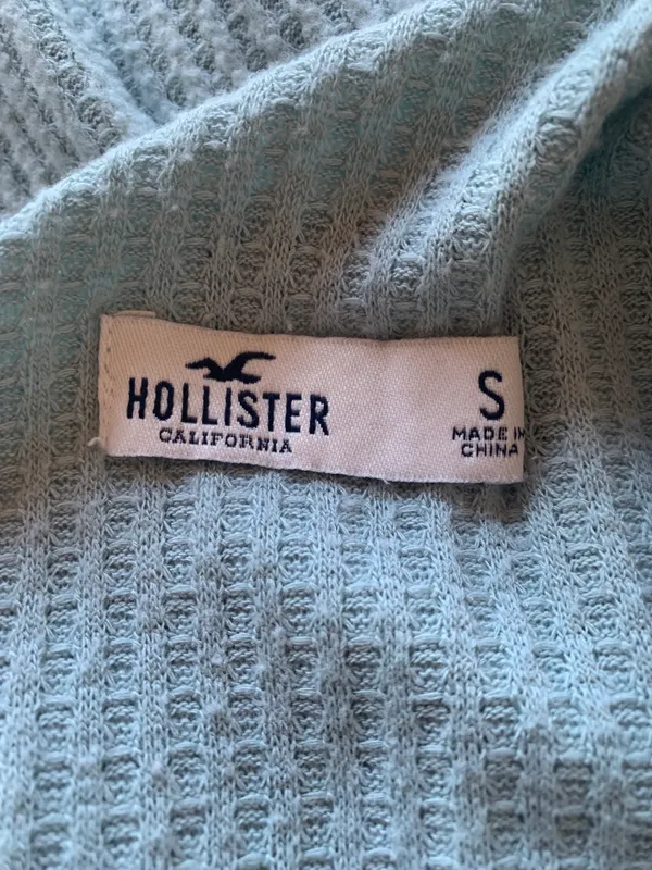 Hollister long sleeve sweater - Image 4