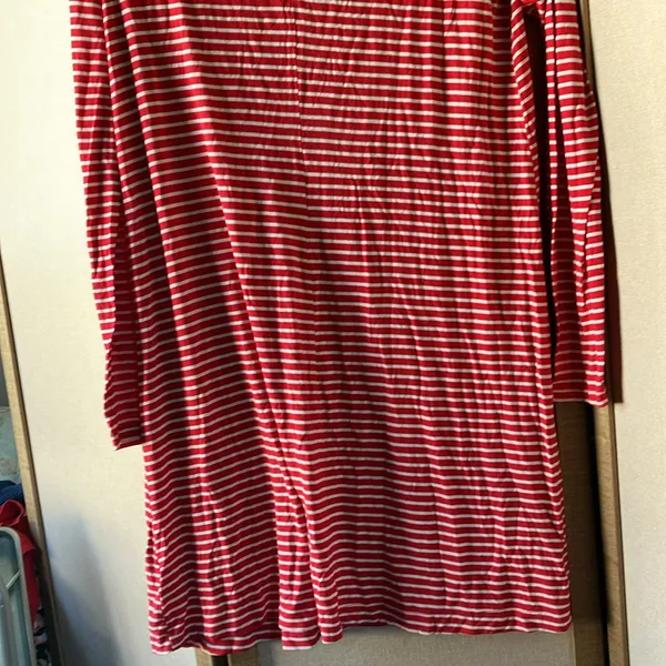 FINAL MARKDOWN GAP Vibrant Red and White Striped t shirt dress medium - Image 9