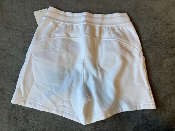 Lululemon Scuba High-Rise Short 5" White Size 8 - Image 3