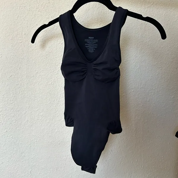 Skims Seamless Sculpt Scoop Neck Thong Bodysuit In Onyx NWOT Thick strap Size XS - Image 6