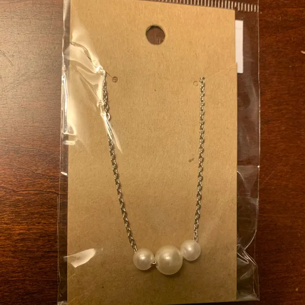 Faux Pearl Silver Tone Chain Necklace 16 inch NWT - Image 5