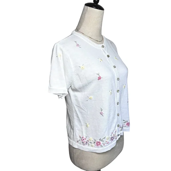 Vintage White Floral Embroidered Short Sleeve Cardigan Sweater Cottagecore Small - Image 3