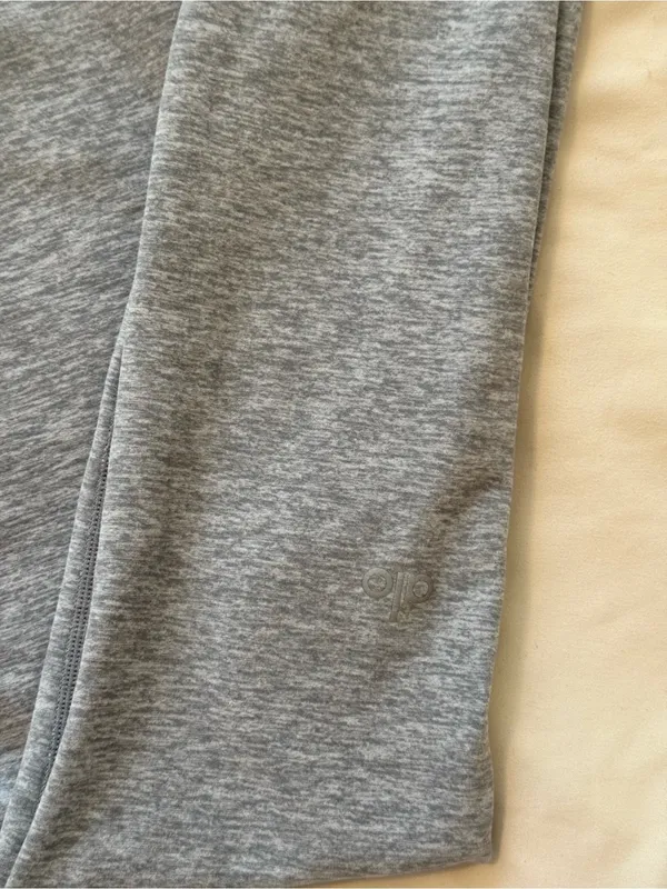 ALO YOGA | High-Waist Alosoft Lounge Leggings in the color Heather Gray - Image 5