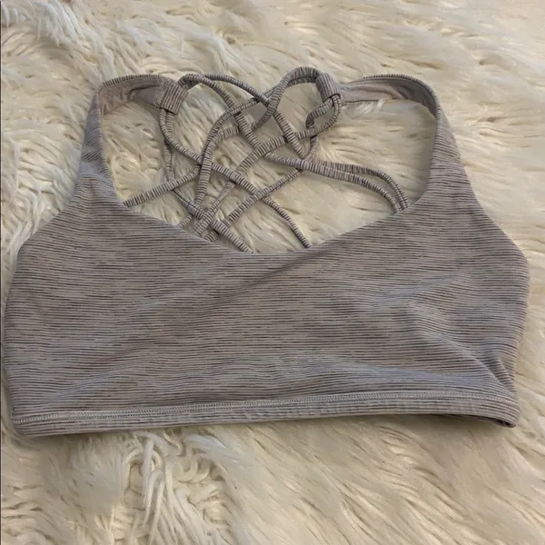 Lululemon size 6 Women's Strappy Gray Sports Bra excellent condition - Image 4