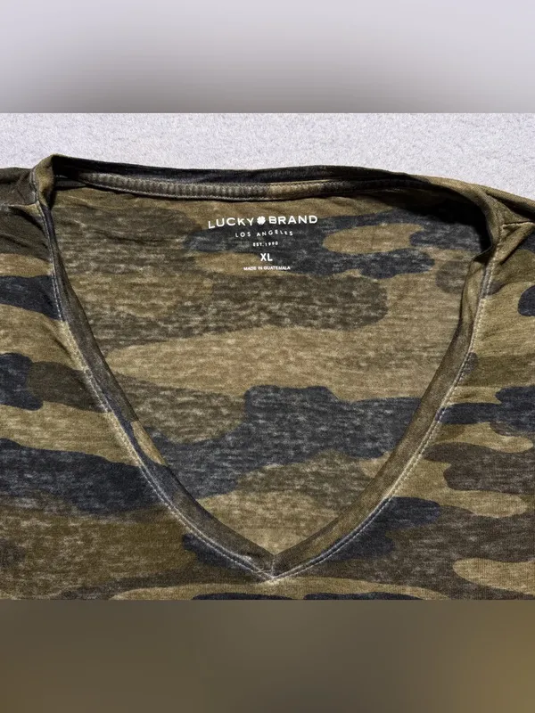 Lucky Brand Women’s XL Camo V-Neck T-Shirt Green Short Sleeve Curved Hem - Image 5