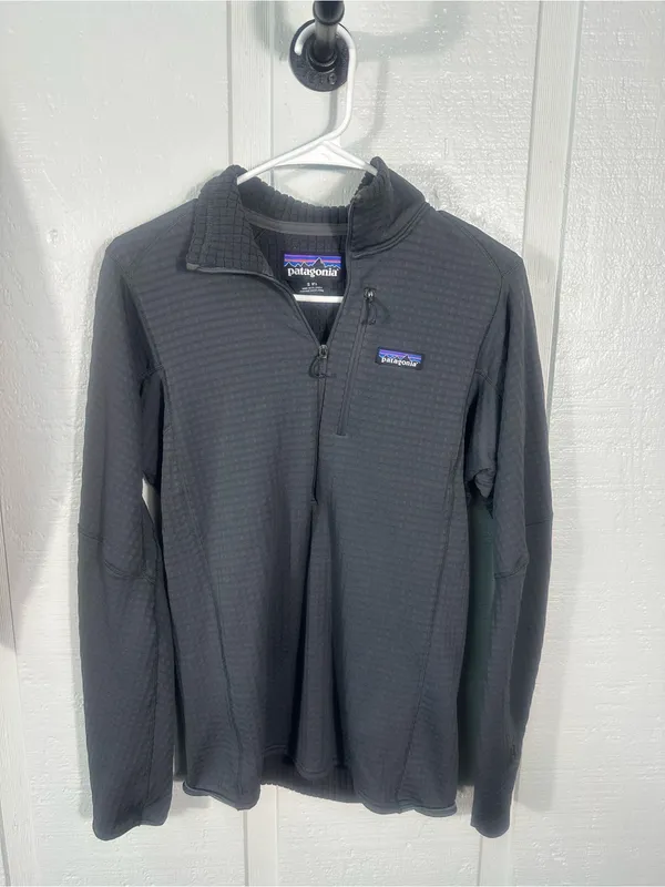 Patagonia Black Full Zip Windbreaker Size Small EUC - Image 3