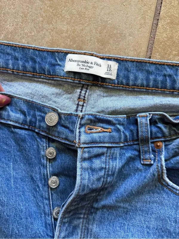 Abercrombie & Fitch The ‘90s Baggy Low-Rise Jeans - Image 7