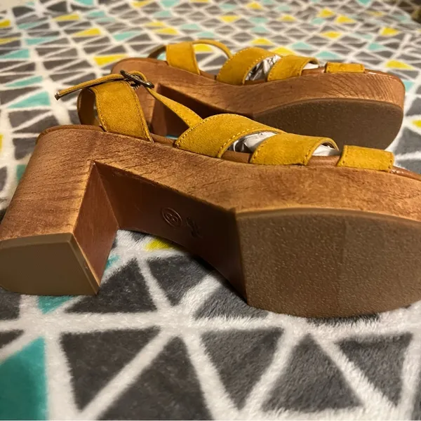 American Eagle wedge heels - Image 5