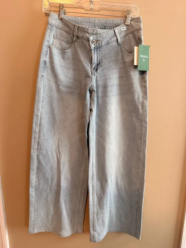 Halara Small low rise Asymmetric Waistband Light Blue Wash Small - Image 9