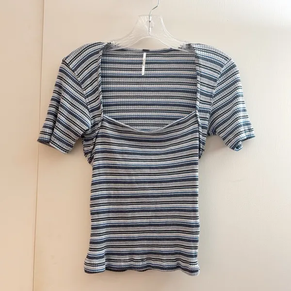 Free people stripe wild tee blue white short sleeve top size small - Image 3