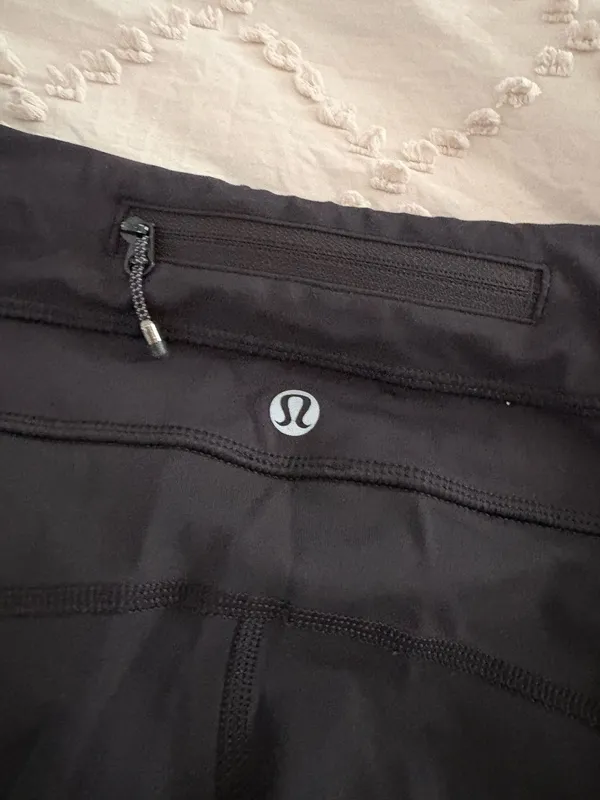 Cropped Lululemon Leggings - Image 4