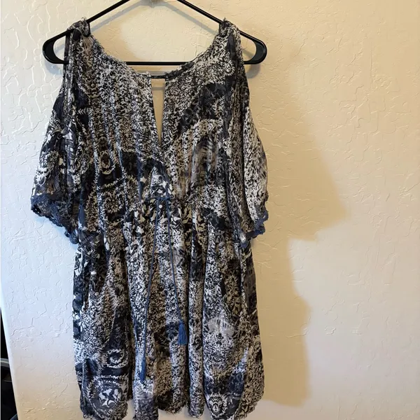 Free People Romper dress with liner. Medium. Blue pattern. Preloved great. - Image 2