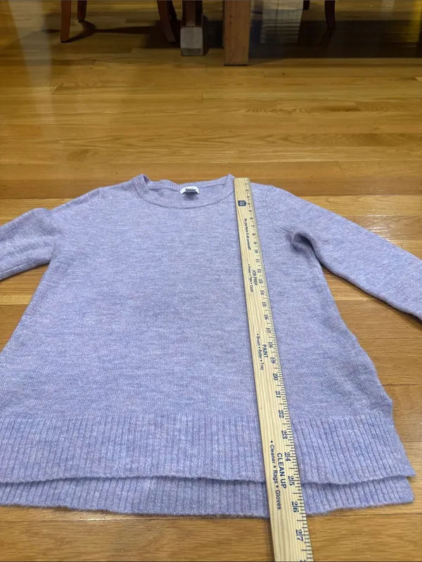 Old Navy lilac crew neck sweater size medium. Purple - Image 4