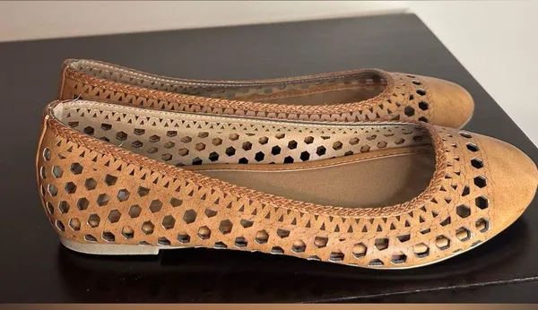 Report “Madella” Tan Ballet Flats Size 9.5 - Image 3