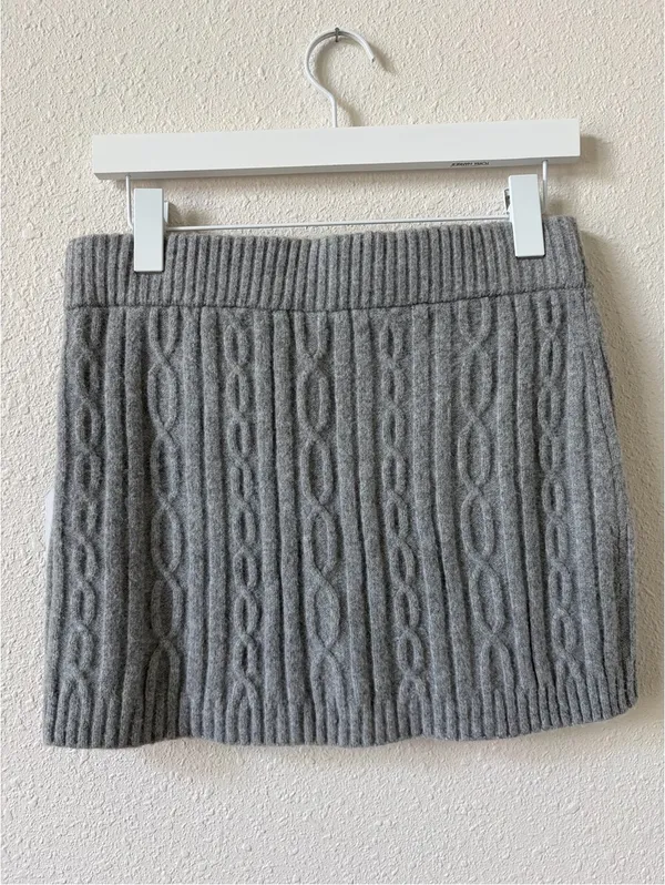 Alo Cable Knit Winter Bliss Mini Skirt Athletic Heather Grey Size Medium - Image 2